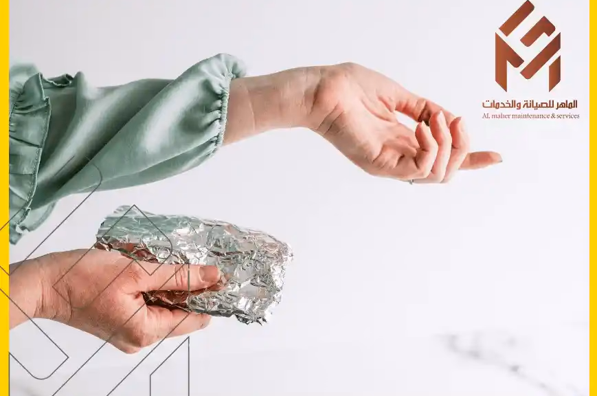 كيفية التخلص من التصاق الكهرباء الساكنة على الملابس، ومنع عودتها