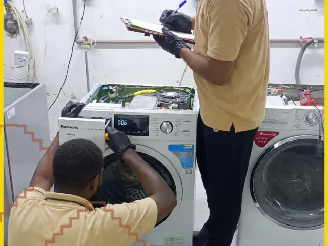 فحص لوحة تحكم غسالة باناسونيك داخل ورشة الماهر بمكة