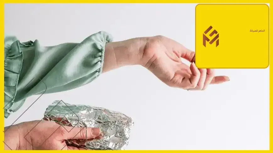 كيفية التخلص من التصاق الكهرباء الساكنة على الملابس، ومنع عودتها